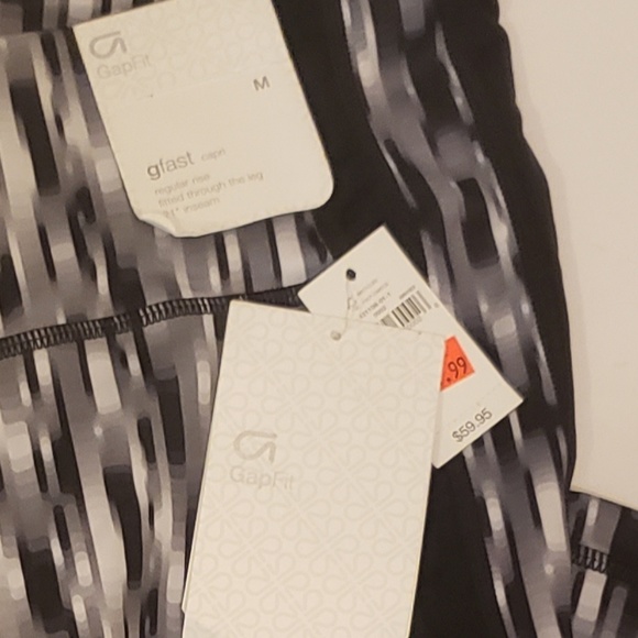 GapFit capri size Medium black white and gray - Picture 5 of 5